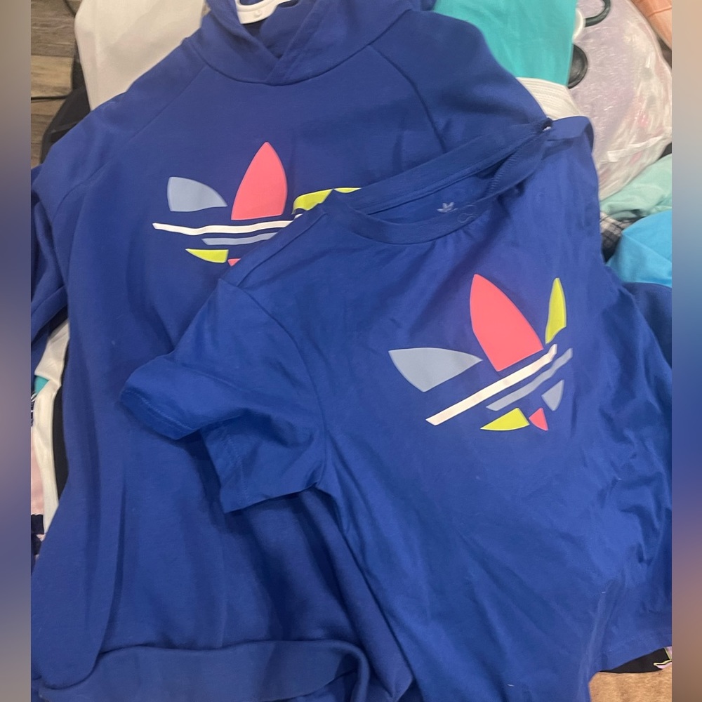 Sweatshirt/Tshirt combo